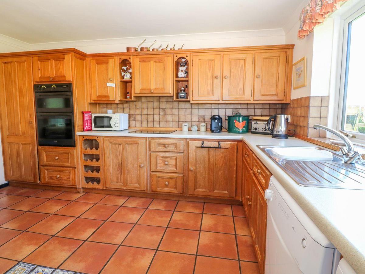 فيلا هوليهيدفي Charming 2 Bed House Near Rhoscolyn Discounts For المظهر الخارجي الصورة