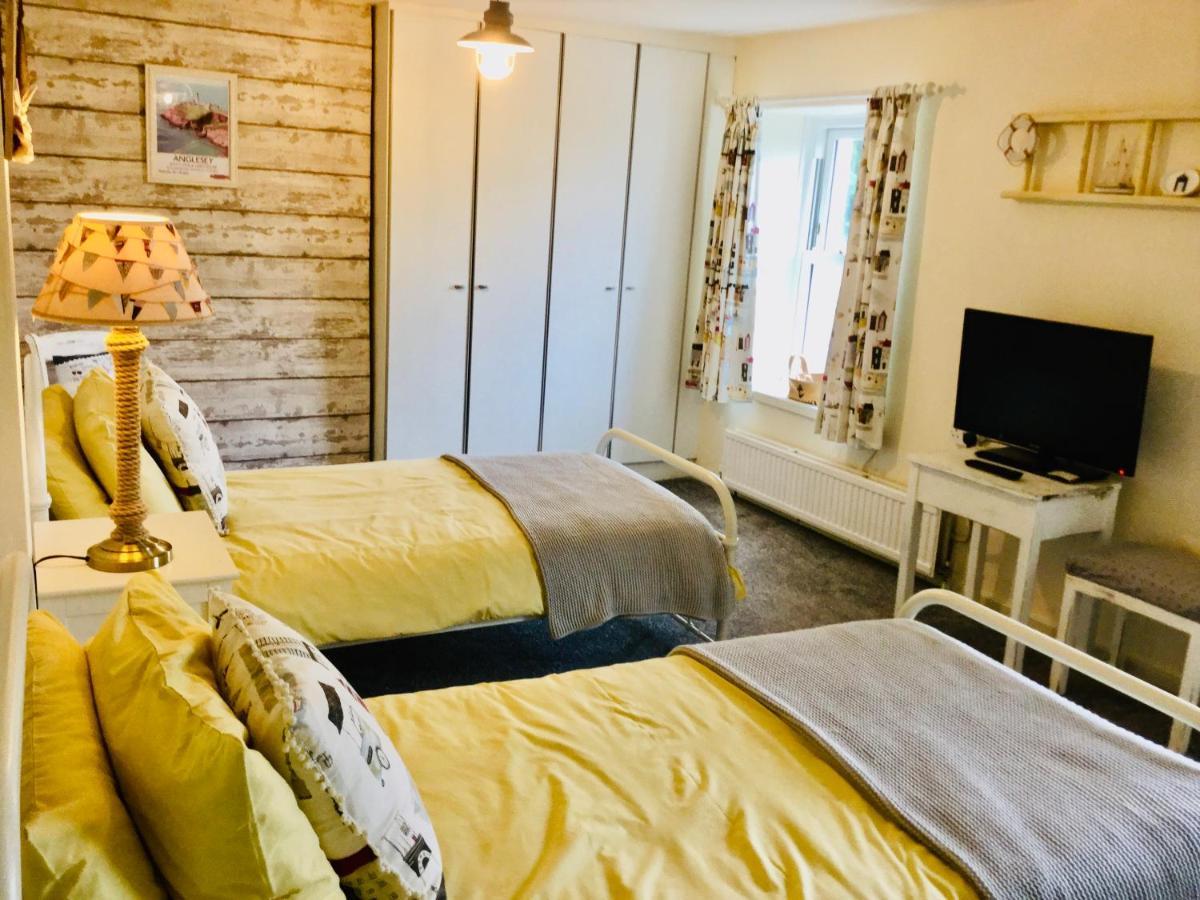 فيلا هوليهيدفي Charming 2 Bed House Near Rhoscolyn Discounts For المظهر الخارجي الصورة